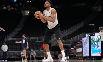 留队！雄鹿交易截止日留下字母哥 莫兰特留在灰熊